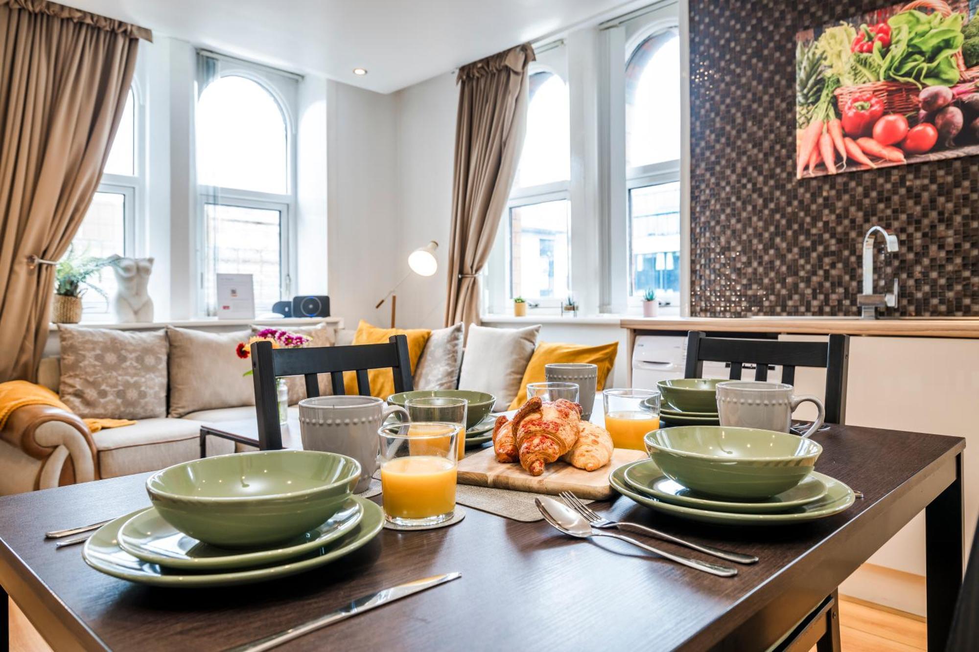 Cavern Quarters, Beautiful Two Bedroom City Centre Apartment By Garudy Serviced Apartments And Short Lets - Perfect For Longer Stays リヴァプール エクステリア 写真