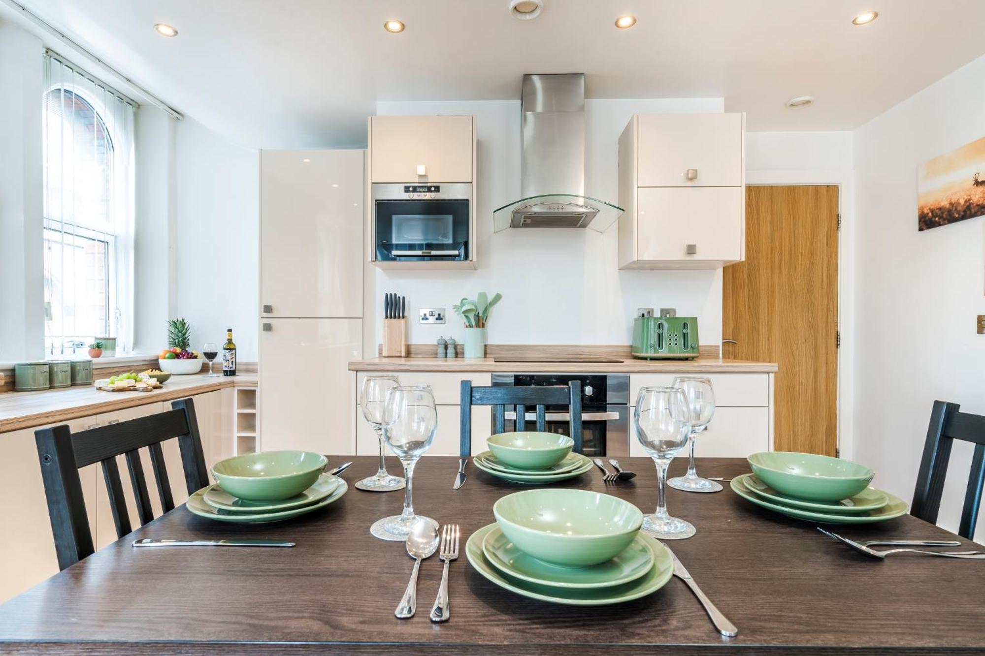 Cavern Quarters, Beautiful Two Bedroom City Centre Apartment By Garudy Serviced Apartments And Short Lets - Perfect For Longer Stays リヴァプール エクステリア 写真