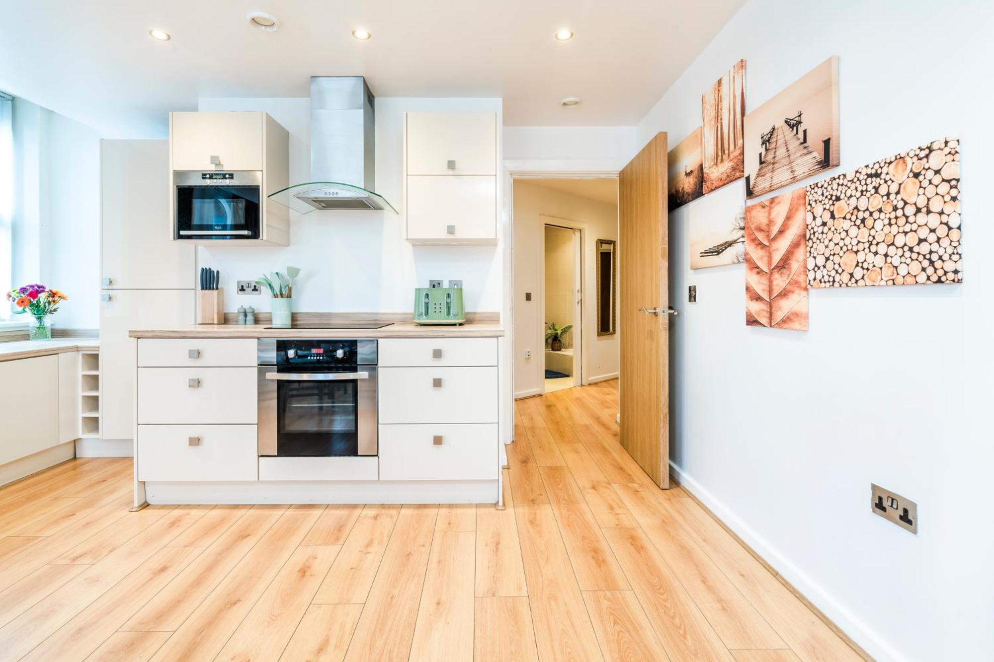 Cavern Quarters, Beautiful Two Bedroom City Centre Apartment By Garudy Serviced Apartments And Short Lets - Perfect For Longer Stays リヴァプール エクステリア 写真